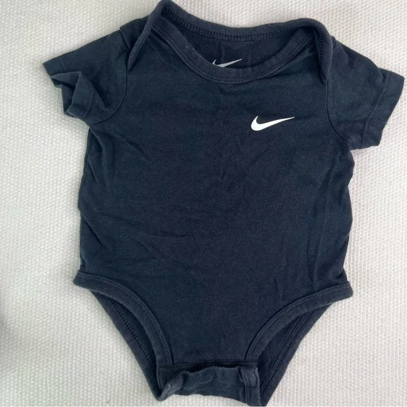 Baby Girl Lot 3M-12M 💖 Outfits Pajamas Summer Shorts Nike Floral Infant - Picture 10 of 13